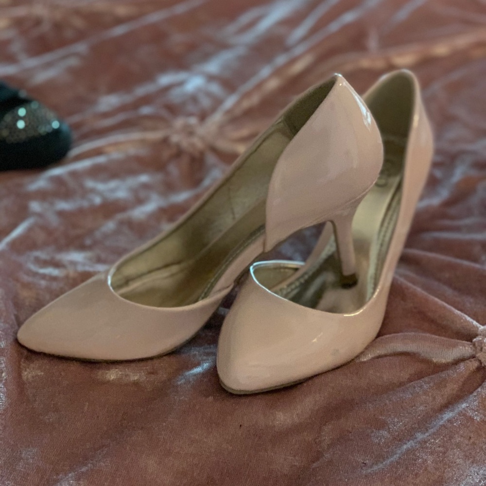 Pump heel